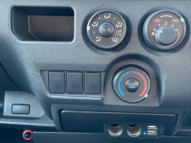 ハイエースバン ロングDX GLパッケージ ETC/MT/ラジオ/純正フロアマット/スライドサイドウィンドウ/12V電源ソケット/寒冷地仕様/純正ドアバイザー/USB2口/セパレーターバー(24枚目)