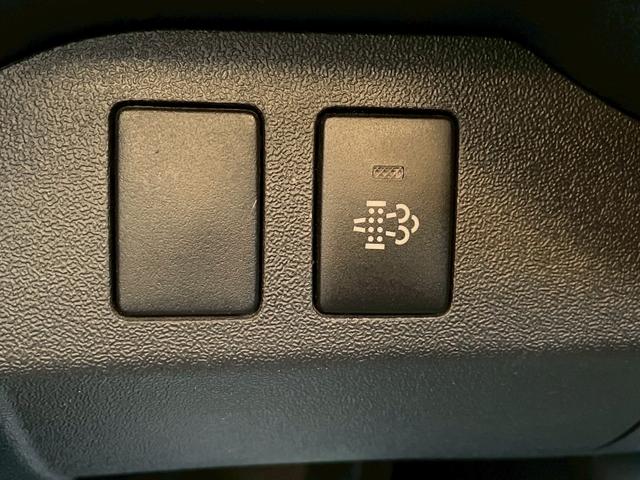 ハイエースバン ロングDX GLパッケージ ETC/MT/ラジオ/純正フロアマット/スライドサイドウィンドウ/12V電源ソケット/寒冷地仕様/純正ドアバイザー/USB2口/セパレーターバー(26枚目)