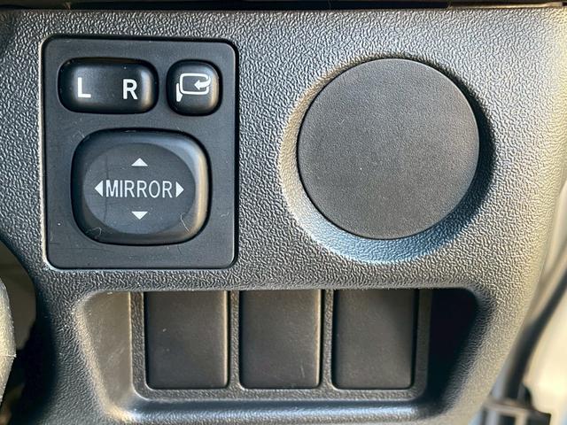 ハイエースバン ロングDX GLパッケージ ETC/MT/ラジオ/純正フロアマット/スライドサイドウィンドウ/12V電源ソケット/寒冷地仕様/純正ドアバイザー/USB2口/セパレーターバー(28枚目)