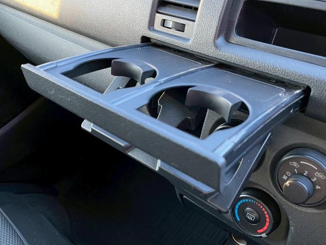 ハイエースバン ロングDX GLパッケージ ETC/MT/ラジオ/純正フロアマット/スライドサイドウィンドウ/12V電源ソケット/寒冷地仕様/純正ドアバイザー/USB2口/セパレーターバー(31枚目)