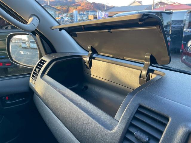 ハイエースバン ロングDX GLパッケージ ETC/MT/ラジオ/純正フロアマット/スライドサイドウィンドウ/12V電源ソケット/寒冷地仕様/純正ドアバイザー/USB2口/セパレーターバー(32枚目)