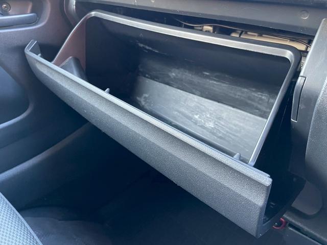 ハイエースバン ロングDX GLパッケージ ETC/MT/ラジオ/純正フロアマット/スライドサイドウィンドウ/12V電源ソケット/寒冷地仕様/純正ドアバイザー/USB2口/セパレーターバー(33枚目)