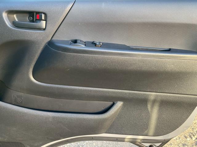 ハイエースバン ロングDX GLパッケージ ETC/MT/ラジオ/純正フロアマット/スライドサイドウィンドウ/12V電源ソケット/寒冷地仕様/純正ドアバイザー/USB2口/セパレーターバー(41枚目)