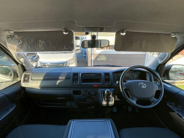 ハイエースバン ロングDX GLパッケージ ETC/MT/ラジオ/純正フロアマット/スライドサイドウィンドウ/12V電源ソケット/寒冷地仕様/純正ドアバイザー/USB2口/セパレーターバー(42枚目)