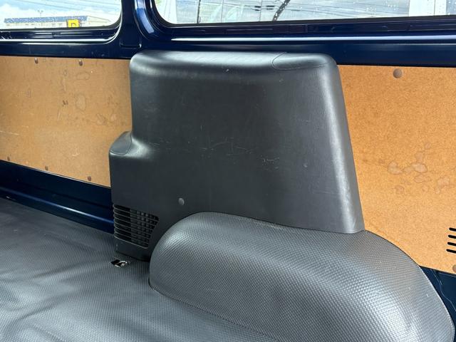 ハイエースバン ロングDX マニュアル/リアヒーター/純正フロアマット/プライバシーガラス/ラジオ/純正ドアバイザー/キーレス/スペアキー付属(23枚目)