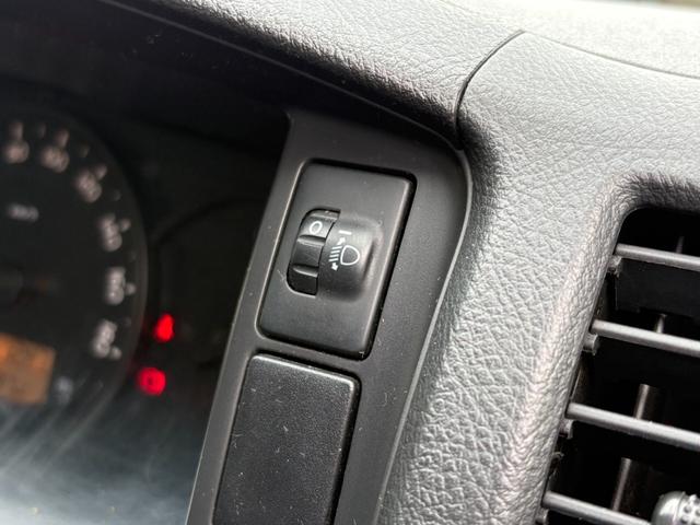 ハイエースバン ロングDX マニュアル/リアヒーター/純正フロアマット/プライバシーガラス/ラジオ/純正ドアバイザー/キーレス/スペアキー付属(24枚目)