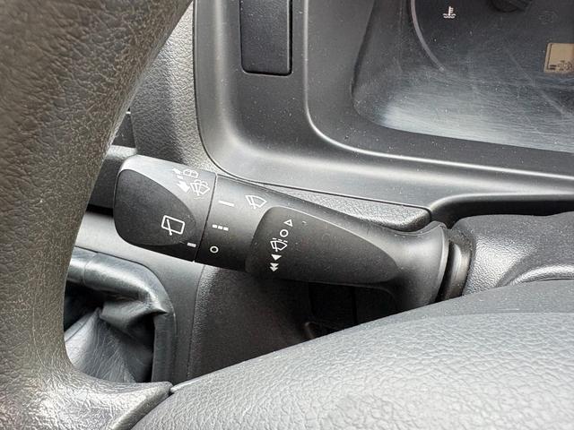 ハイエースバン ロングDX マニュアル/リアヒーター/純正フロアマット/プライバシーガラス/ラジオ/純正ドアバイザー/キーレス/スペアキー付属(25枚目)