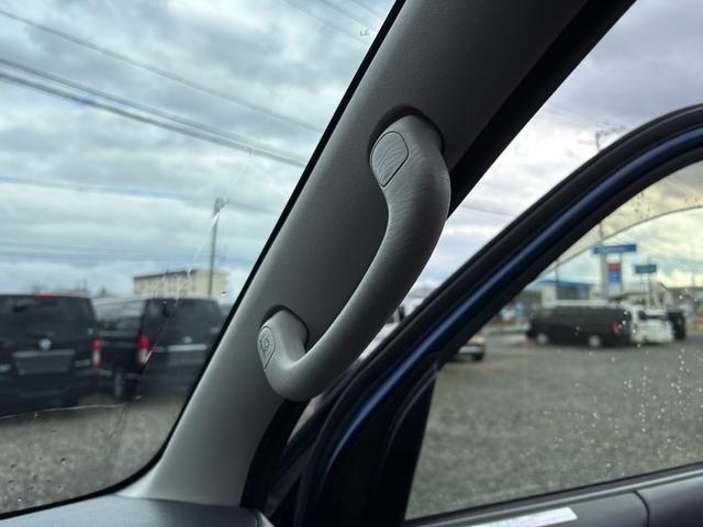 ハイエースバン ロングDX マニュアル/リアヒーター/純正フロアマット/プライバシーガラス/ラジオ/純正ドアバイザー/キーレス/スペアキー付属(27枚目)