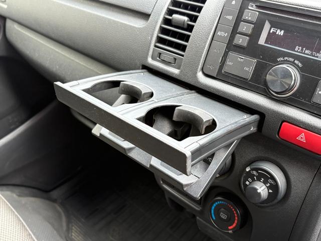 ハイエースバン ロングDX マニュアル/リアヒーター/純正フロアマット/プライバシーガラス/ラジオ/純正ドアバイザー/キーレス/スペアキー付属(33枚目)