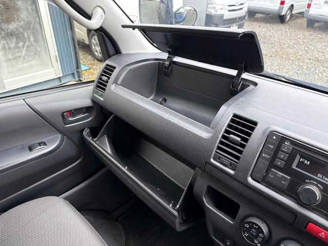 ハイエースバン ロングDX マニュアル/リアヒーター/純正フロアマット/プライバシーガラス/ラジオ/純正ドアバイザー/キーレス/スペアキー付属(34枚目)