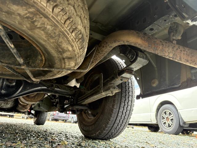 ハイエースバン ロングDX マニュアル/リアヒーター/純正フロアマット/プライバシーガラス/ラジオ/純正ドアバイザー/キーレス/スペアキー付属(37枚目)