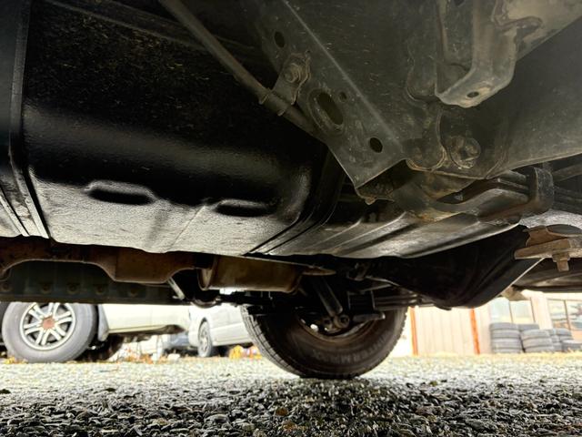 ハイエースバン ロングDX マニュアル/リアヒーター/純正フロアマット/プライバシーガラス/ラジオ/純正ドアバイザー/キーレス/スペアキー付属(38枚目)