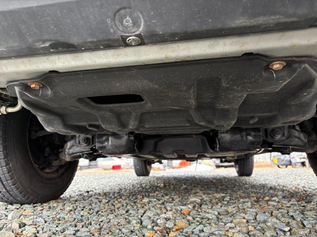 ハイエースバン ロングDX マニュアル/リアヒーター/純正フロアマット/プライバシーガラス/ラジオ/純正ドアバイザー/キーレス/スペアキー付属(39枚目)