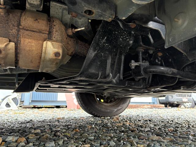 ハイエースバン ロングDX マニュアル/リアヒーター/純正フロアマット/プライバシーガラス/ラジオ/純正ドアバイザー/キーレス/スペアキー付属(40枚目)