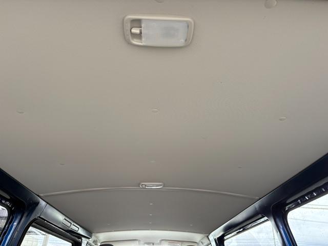 ハイエースバン ロングDX マニュアル/リアヒーター/純正フロアマット/プライバシーガラス/ラジオ/純正ドアバイザー/キーレス/スペアキー付属(48枚目)