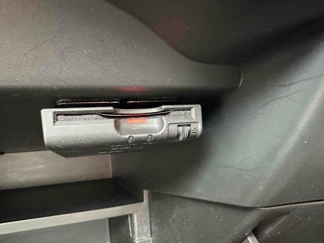 ノート Ｘ　ＤＩＧ－Ｓ　エマージェンシーブレーキパッケージ　ＥＴＣ　全周囲カメラ　ナビ　ＴＶ　クリアランスソナー　レーンアシスト　衝突被害軽減システム　スマートキー　アイドリングストップ　電動格納ミラー　ＣＶＴ　盗難防止システム　衝突安全ボディ　ＡＢＳ　ＥＳＣ（9枚目）