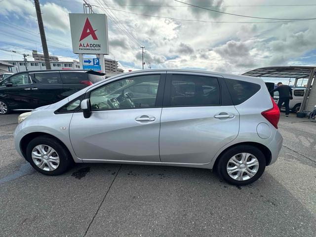 ノート Ｘ　ＤＩＧ－Ｓ　エマージェンシーブレーキパッケージ　ＥＴＣ　全周囲カメラ　ナビ　ＴＶ　クリアランスソナー　レーンアシスト　衝突被害軽減システム　スマートキー　アイドリングストップ　電動格納ミラー　ＣＶＴ　盗難防止システム　衝突安全ボディ　ＡＢＳ　ＥＳＣ（13枚目）