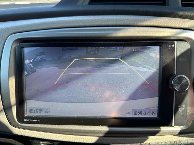 ヴィッツ Ｆ　ドライブレコーダー　ＥＴＣ　バックカメラ　ナビ　ＴＶ　アルミホイール　キーレスエントリー　ＣＶＴ　衝突安全ボディ　ＡＢＳ　エアコン　パワーステアリング　パワーウィンドウ（4枚目）