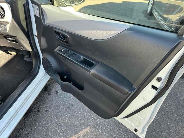 ヴィッツ Ｆ　ドライブレコーダー　ＥＴＣ　バックカメラ　ナビ　ＴＶ　アルミホイール　キーレスエントリー　ＣＶＴ　衝突安全ボディ　ＡＢＳ　エアコン　パワーステアリング　パワーウィンドウ（8枚目）