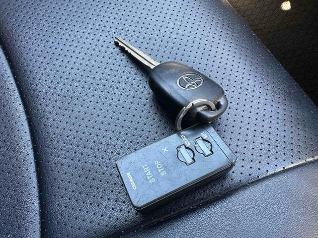 ヴィッツ Ｆ　ドライブレコーダー　ＥＴＣ　バックカメラ　ナビ　ＴＶ　アルミホイール　キーレスエントリー　ＣＶＴ　衝突安全ボディ　ＡＢＳ　エアコン　パワーステアリング　パワーウィンドウ（9枚目）