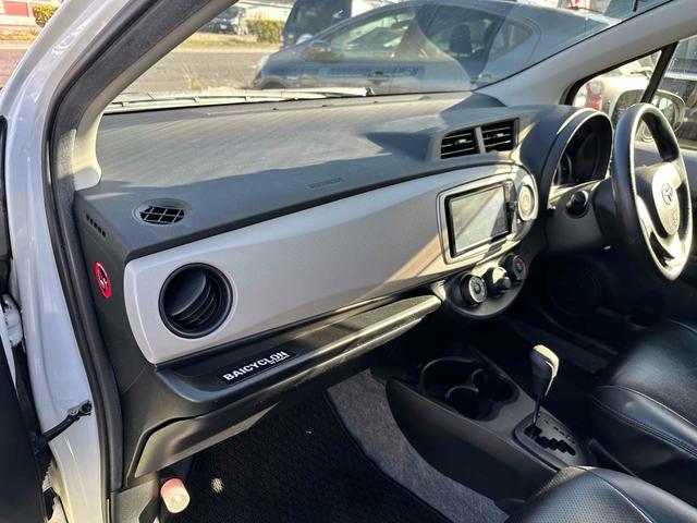 ヴィッツ Ｆ　ドライブレコーダー　ＥＴＣ　バックカメラ　ナビ　ＴＶ　アルミホイール　キーレスエントリー　ＣＶＴ　衝突安全ボディ　ＡＢＳ　エアコン　パワーステアリング　パワーウィンドウ（10枚目）