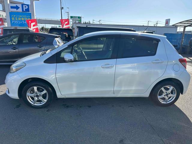 ヴィッツ Ｆ　ドライブレコーダー　ＥＴＣ　バックカメラ　ナビ　ＴＶ　アルミホイール　キーレスエントリー　ＣＶＴ　衝突安全ボディ　ＡＢＳ　エアコン　パワーステアリング　パワーウィンドウ（17枚目）