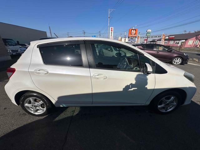 ヴィッツ Ｆ　ドライブレコーダー　ＥＴＣ　バックカメラ　ナビ　ＴＶ　アルミホイール　キーレスエントリー　ＣＶＴ　衝突安全ボディ　ＡＢＳ　エアコン　パワーステアリング　パワーウィンドウ（21枚目）