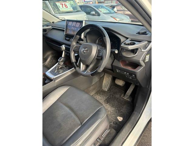 ＲＡＶ４ ハイブリッドＧ　４ＷＤ　ＥＴＣ　バックカメラ　クリアランスソナー　オートクルーズコントロール　レーンアシスト　パワーシート　衝突被害軽減システム　サンルーフ　ＴＶ　オートマチックハイビーム　ＬＥＤヘッドランプ（2枚目）