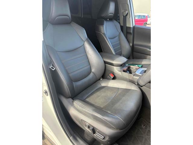 ＲＡＶ４ ハイブリッドＧ　４ＷＤ　ＥＴＣ　バックカメラ　クリアランスソナー　オートクルーズコントロール　レーンアシスト　パワーシート　衝突被害軽減システム　サンルーフ　ＴＶ　オートマチックハイビーム　ＬＥＤヘッドランプ（8枚目）