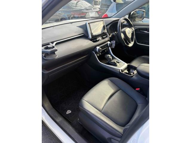 ＲＡＶ４ ハイブリッドＧ　４ＷＤ　ＥＴＣ　バックカメラ　クリアランスソナー　オートクルーズコントロール　レーンアシスト　パワーシート　衝突被害軽減システム　サンルーフ　ＴＶ　オートマチックハイビーム　ＬＥＤヘッドランプ（9枚目）