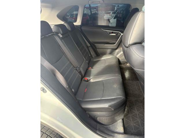 ＲＡＶ４ ハイブリッドＧ　４ＷＤ　ＥＴＣ　バックカメラ　クリアランスソナー　オートクルーズコントロール　レーンアシスト　パワーシート　衝突被害軽減システム　サンルーフ　ＴＶ　オートマチックハイビーム　ＬＥＤヘッドランプ（21枚目）