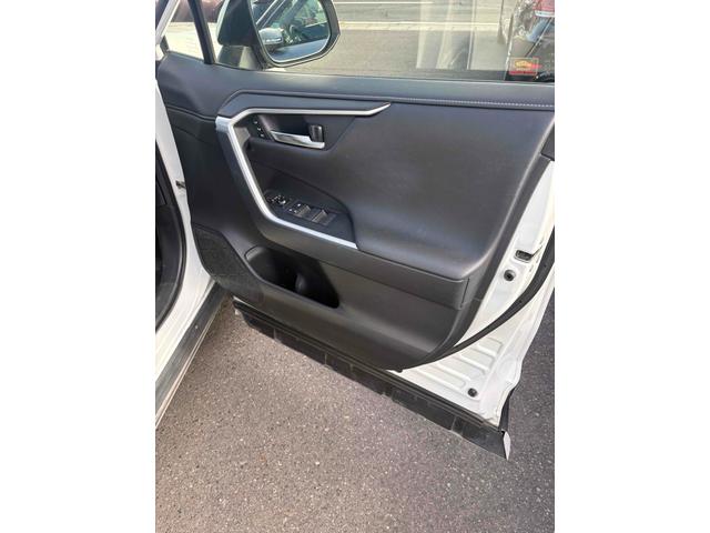 ＲＡＶ４ ハイブリッドＧ　４ＷＤ　ＥＴＣ　バックカメラ　クリアランスソナー　オートクルーズコントロール　レーンアシスト　パワーシート　衝突被害軽減システム　サンルーフ　ＴＶ　オートマチックハイビーム　ＬＥＤヘッドランプ（28枚目）