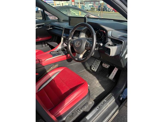 ＲＸ ＲＸ３００　Ｆスポーツ　４ＷＤ　全周囲カメラ　クリアランスソナー　オートクルーズコントロール　レーンアシスト　パワーシート　衝突被害軽減システム　サンルーフ　ナビ　オートマチックハイビーム　ＬＥＤヘッドランプ　電動リアゲート（2枚目）