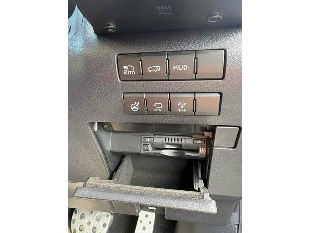 ＲＸ ＲＸ３００　Ｆスポーツ　４ＷＤ　全周囲カメラ　クリアランスソナー　オートクルーズコントロール　レーンアシスト　パワーシート　衝突被害軽減システム　サンルーフ　ナビ　オートマチックハイビーム　ＬＥＤヘッドランプ　電動リアゲート（4枚目）