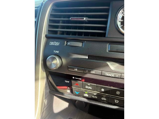 ＲＸ ＲＸ３００　Ｆスポーツ　４ＷＤ　全周囲カメラ　クリアランスソナー　オートクルーズコントロール　レーンアシスト　パワーシート　衝突被害軽減システム　サンルーフ　ナビ　オートマチックハイビーム　ＬＥＤヘッドランプ　電動リアゲート（5枚目）