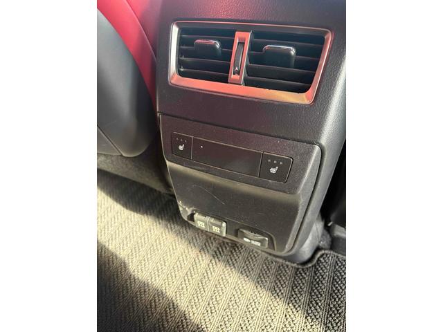 ＲＸ ＲＸ３００　Ｆスポーツ　４ＷＤ　全周囲カメラ　クリアランスソナー　オートクルーズコントロール　レーンアシスト　パワーシート　衝突被害軽減システム　サンルーフ　ナビ　オートマチックハイビーム　ＬＥＤヘッドランプ　電動リアゲート（9枚目）