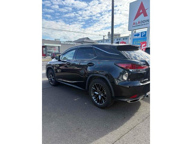 ＲＸ ＲＸ３００　Ｆスポーツ　４ＷＤ　全周囲カメラ　クリアランスソナー　オートクルーズコントロール　レーンアシスト　パワーシート　衝突被害軽減システム　サンルーフ　ナビ　オートマチックハイビーム　ＬＥＤヘッドランプ　電動リアゲート（14枚目）