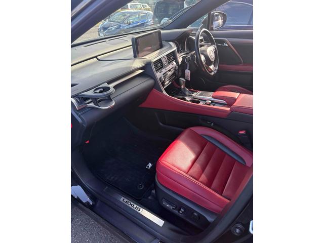 ＲＸ ＲＸ３００　Ｆスポーツ　４ＷＤ　全周囲カメラ　クリアランスソナー　オートクルーズコントロール　レーンアシスト　パワーシート　衝突被害軽減システム　サンルーフ　ナビ　オートマチックハイビーム　ＬＥＤヘッドランプ　電動リアゲート（28枚目）