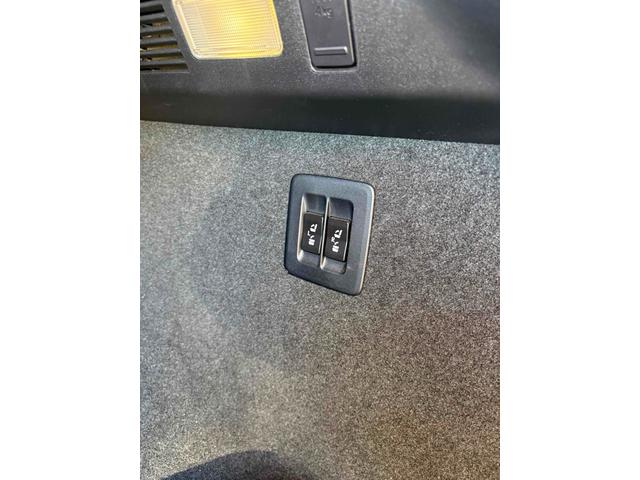 ＲＸ ＲＸ３００　Ｆスポーツ　４ＷＤ　全周囲カメラ　クリアランスソナー　オートクルーズコントロール　レーンアシスト　パワーシート　衝突被害軽減システム　サンルーフ　ナビ　オートマチックハイビーム　ＬＥＤヘッドランプ　電動リアゲート（31枚目）