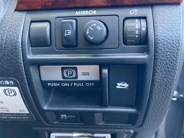 2.5i Lパッケージ 4WD ETC ナビ アルミホイール オートライト HID パワーシート スマートキー 電動格納ミラー CVT 盗難防止システム 衝突安全ボディ 記録簿 電動リアゲート ABS ESC CD エアコン(9枚目)