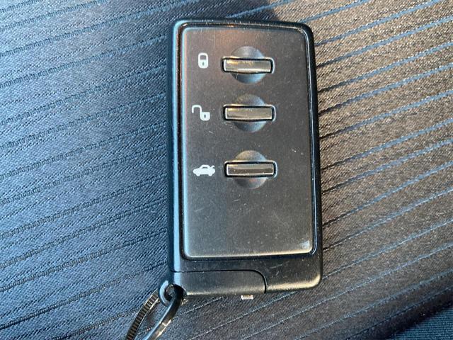 2.5i Lパッケージ 4WD ETC ナビ アルミホイール オートライト HID パワーシート スマートキー 電動格納ミラー CVT 盗難防止システム 衝突安全ボディ 記録簿 電動リアゲート ABS ESC CD エアコン(11枚目)