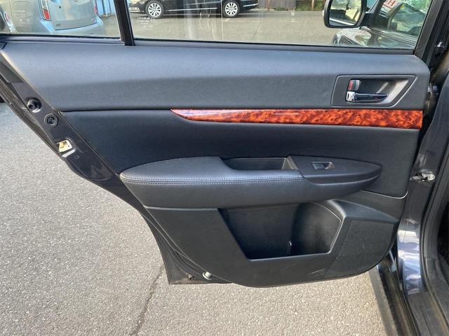 2.5i Lパッケージ 4WD ETC ナビ アルミホイール オートライト HID パワーシート スマートキー 電動格納ミラー CVT 盗難防止システム 衝突安全ボディ 記録簿 電動リアゲート ABS ESC CD エアコン(27枚目)