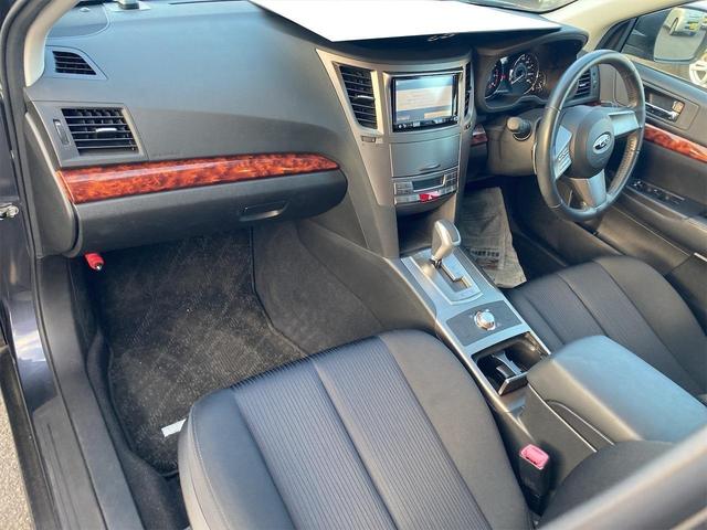 2.5i Lパッケージ 4WD ETC ナビ アルミホイール オートライト HID パワーシート スマートキー 電動格納ミラー CVT 盗難防止システム 衝突安全ボディ 記録簿 電動リアゲート ABS ESC CD エアコン(30枚目)