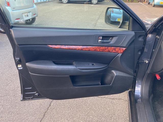 2.5i Lパッケージ 4WD ETC ナビ アルミホイール オートライト HID パワーシート スマートキー 電動格納ミラー CVT 盗難防止システム 衝突安全ボディ 記録簿 電動リアゲート ABS ESC CD エアコン(31枚目)