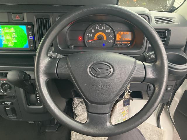 ハンドルの状態が悪いと運転に集中できませんよね。こちらの車、お気軽にお問い合わせください。