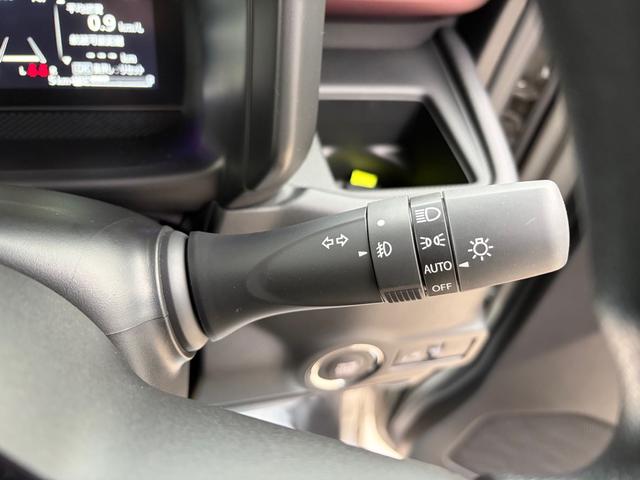 スペーシアカスタム ハイブリッドＧＳ　４ＷＤ　パワステ　スマートキー　シートヒーター　ベンチシート　衝突軽減システム　レーンアシスト　アルミホイール　両側スライドドア（5枚目）