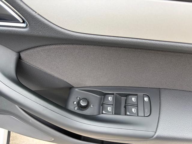Ｑ３ ２．０ＴＦＳＩクワトロ２１１ＰＳ　４ＷＤ　ナビ　盗難防止システム　スマートキー　ＨＩＤヘッドライト　パワステ　ＡＢＳ　パワーシート（27枚目）