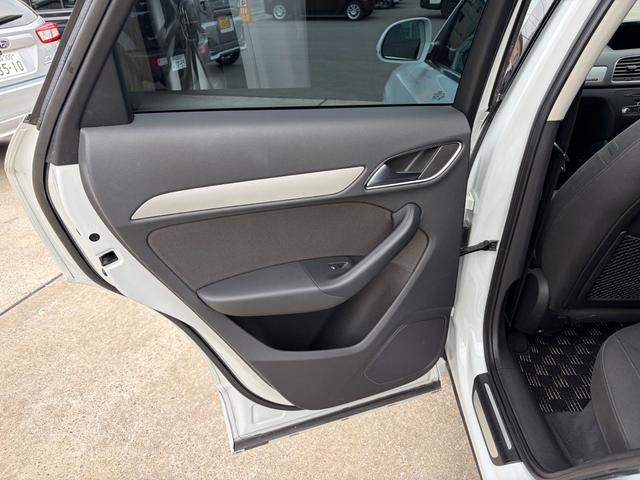Ｑ３ ２．０ＴＦＳＩクワトロ２１１ＰＳ　４ＷＤ　ナビ　盗難防止システム　スマートキー　ＨＩＤヘッドライト　パワステ　ＡＢＳ　パワーシート（36枚目）
