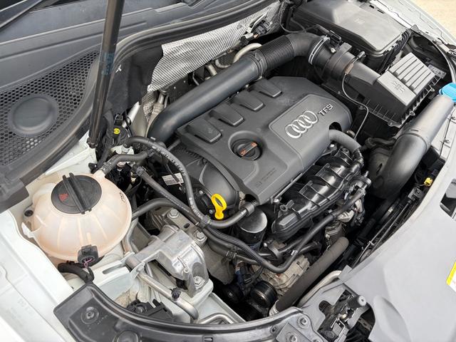 Ｑ３ ２．０ＴＦＳＩクワトロ２１１ＰＳ　４ＷＤ　ナビ　盗難防止システム　スマートキー　ＨＩＤヘッドライト　パワステ　ＡＢＳ　パワーシート（62枚目）