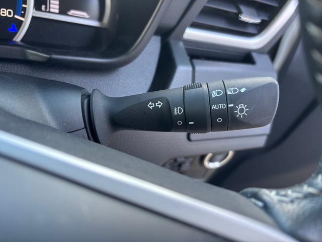 ルーミー カスタムG 4WD ナビ バックカメラ Bluetooth接続 両側電動スライドドア ABS 衝突軽減システム 盗難防止システム クリアランスソナー オートライト スマートキー フルフラットシート(5枚目)